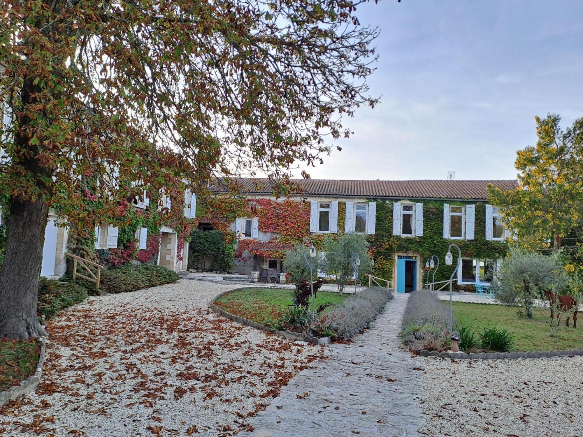 Logis Hotels Domaine Du Chatelard Dirac Eksteriør billede
